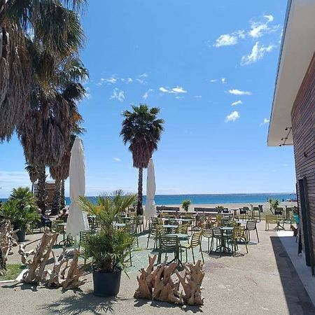 Lamberti Beach Apartment - 150 M From The Sea - Just Renewed - Wifi Savona Kültér fotó