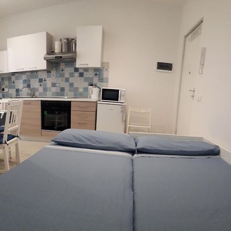 Lamberti Beach Apartment - 150 M From The Sea - Just Renewed - Wifi Savona Kültér fotó