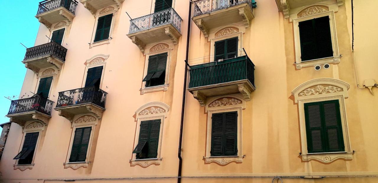 Lamberti Beach Apartment - 150 M From The Sea - Just Renewed - Wifi Savona Kültér fotó