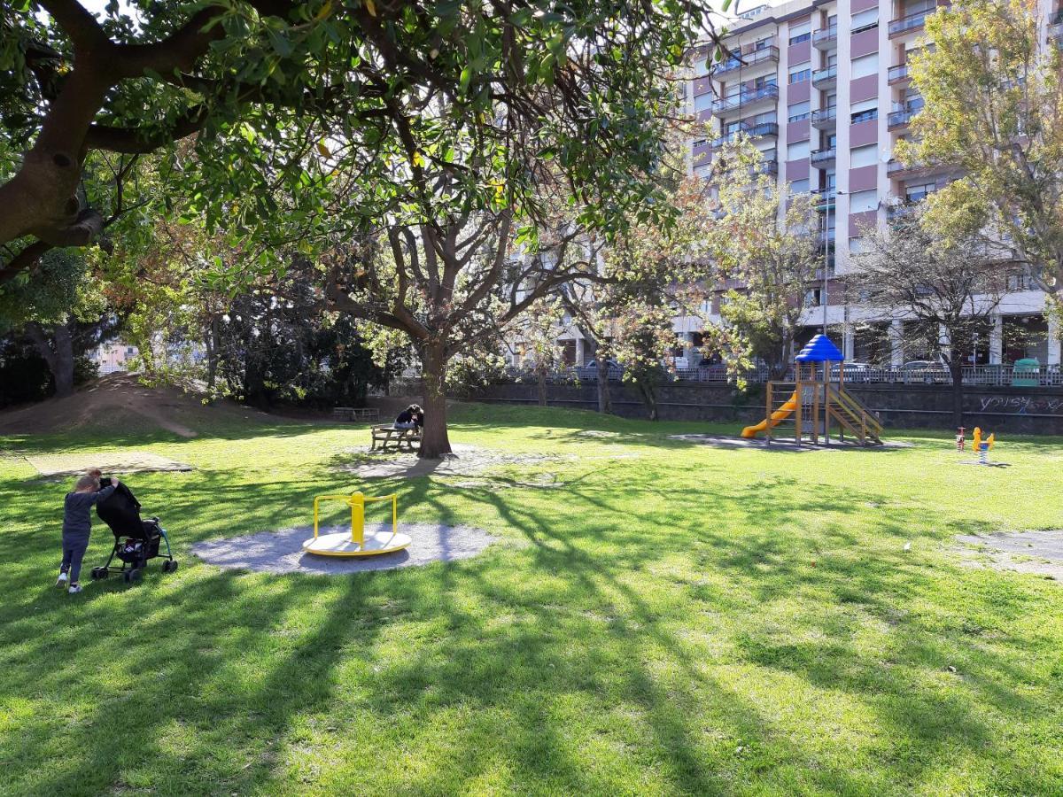 Lamberti Beach Apartment - 150 M From The Sea - Just Renewed - Wifi Savona Kültér fotó