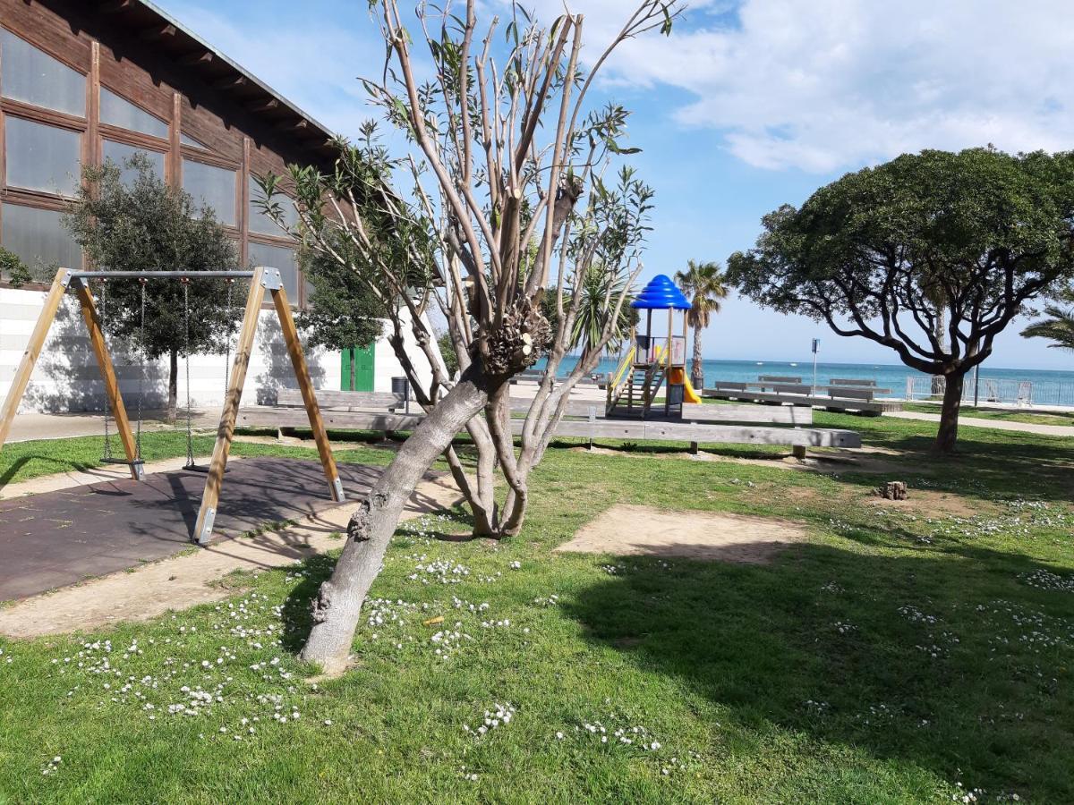 Lamberti Beach Apartment - 150 M From The Sea - Just Renewed - Wifi Savona Kültér fotó