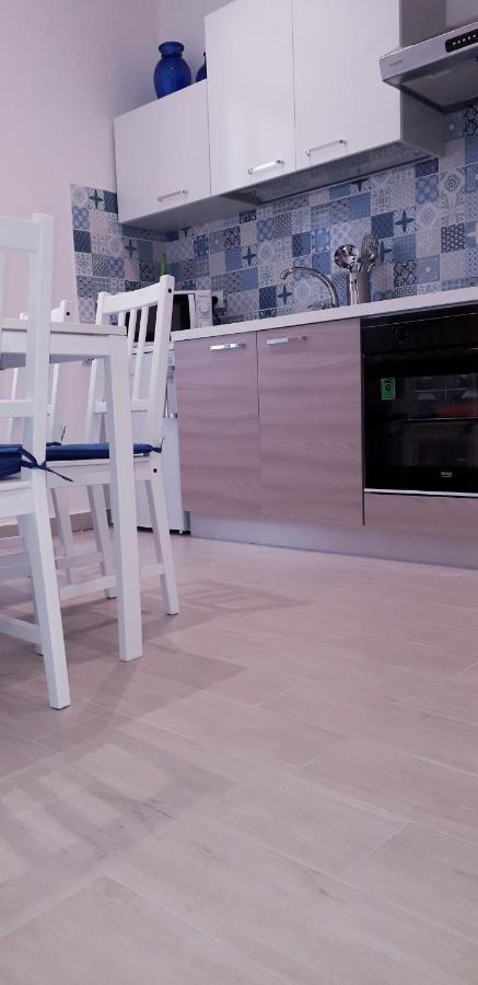 Lamberti Beach Apartment - 150 M From The Sea - Just Renewed - Wifi Savona Kültér fotó