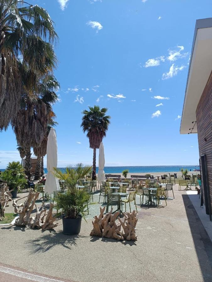 Lamberti Beach Apartment - 150 M From The Sea - Just Renewed - Wifi Savona Kültér fotó