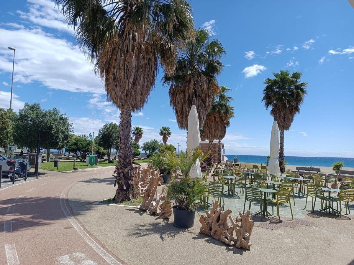 Lamberti Beach Apartment - 150 M From The Sea - Just Renewed - Wifi Savona Kültér fotó