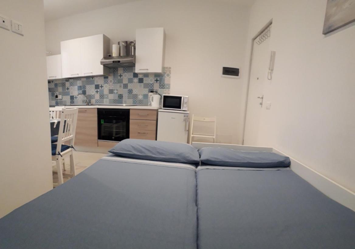 Lamberti Beach Apartment - 150 M From The Sea - Just Renewed - Wifi Savona Kültér fotó